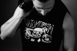 Un absolvent al Colegiului Eminescu din Botoşani este cel mai tânăr director de teatru din România. A fost premiat de Fundaţia „Nişte ţărani”