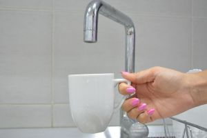 Compania de Apă: Locuitorii de pe malul drept al Crişului Repede rămân, marţi, fără apă din cauza unor lucrări