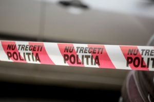 Bărbat găsit spânzurat de o cruce din cimitir