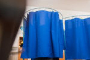 Aproape jumătate dintre românii cu drept de vot au trecut pe la urne! Cum arată statisticile în Banat? Băile Herculane, în top!