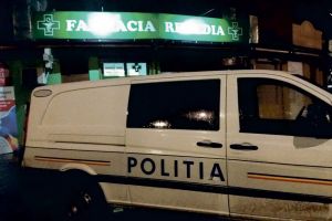 Incident grav într-o farmacie! O adolescentă de 17 ani a fost înjunghiată de fostul iubit