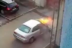Maşini periculoase: Două autoturisme au luat foc, pe străzile din Oradea (VIDEO)