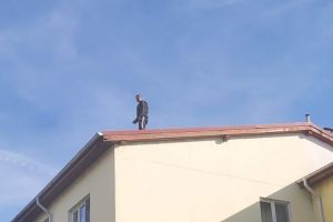 Noi detalii despre cazul sibianului care a vrut să se arunce de pe bloc