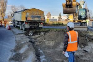 VIDEO şi FOTO Lucrări pentru amenajarea unui nou sens giratoriu