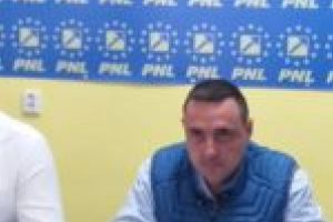 PNL Caransebeş îi cere divorţul lui Felix Borcean. Andrei Ungur: „Nu poate trăi în amantlâcuri şi concubinaje!”