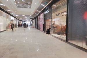 FOTO Lucrări intense la mall-ul de la Podul Gării – Cum arată Promenada Sibiu în interior