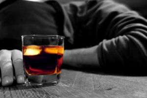 Cinci localnici din Gheorgheni agresaţi de un bărbat de 30 de ani