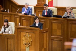 Guvernul Republicii Moldova, condus de Maia Sandu, a cazut la motiunea de cenzura depusa de pro-rusii de la PSRM