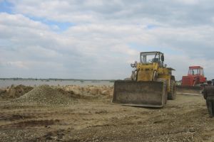 Au fost verificate digurile şi malurile din Timiş. Se fac lucrări de consolidare în punctele critice