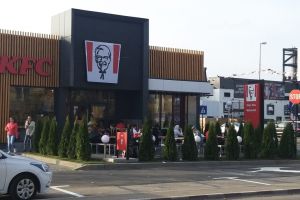 Ai chef de KFC? Nu mai trebuie să ajungi la Bucureşti sau Ploieşti! S-a deschis, la Târgovişte