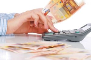 Lovitura accizelor: Viciile ne vor arde mai tare la buzunar