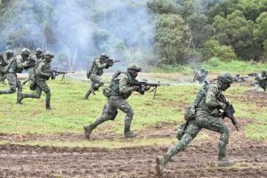 Exerciţiu de luptă cu muniţie reală, în pădurile din Săcele