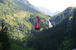 Probleme din cauza vântului în judeţul Sibiu: a fost oprită telecabina de la Bâlea