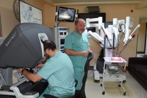 Revoluţie Hi-Tech în chirurgia din Oradea: Spitalul Pelican şi-a prezentat robotul chirurgical da Vinci, cel mai performant din lume (FOTO / VIDEO)