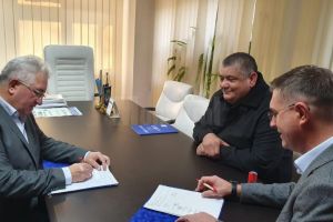 Contractul pentru extinderea şi modernizarea Grădiniţei „Dumbrava Minunată”, din ...