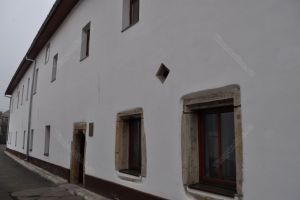 Agresiune la căminul pentru vârstnici din Bistriţa: Bărbat înjunghiat, dus la spital