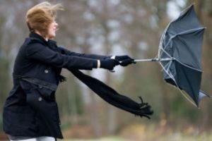 ALERTĂ la Sibiu – Cod roşu de vânt puternic – Rafale de 150 kilometri pe oră