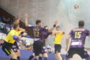 Victorie pentru handbalişti, după jumătate de lună de ”pribegie”!