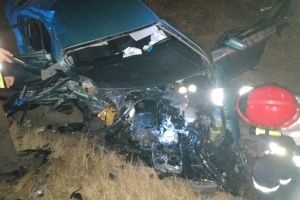 FOTO Tragedie! Doi tineri au murit într-un accident cu două maşini. Șoferul unui BMW a dat bir cu fugiţii