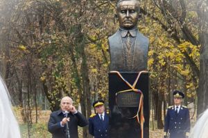 Bustul dr. Aurel Cosma, la loc de cinste pe Aleea Fauritorilor Unirii din Barcul Bucov. Momente emotionante la inaugurarea monumentului