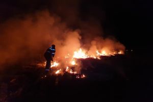 FOTO. Incendiu în judeţ! Pompierii s-au luptat cu flăcările ore întregi