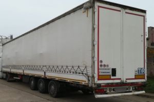 Judetul Constanta: Bunuri nedeclarate si susceptibile a fi contrafacute, descoperite intr-un autocamion