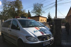 Bonă sechestrată şi şantajată de părinţii pentru care a lucrat, care au acuzat-o că ...