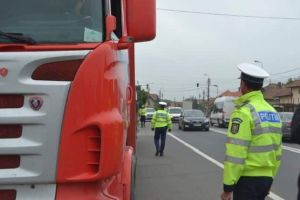 ZECI de AMENZI aplicate de poliţiştii din judeţul Alba transportatorilor de marfă şi persoane: Acţiune a poliţiştilor pentru siguranţa transporturilor