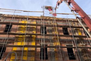 Clădirea primăriei cu restaurant şi bar de pe str. Vasile Alecsandri mai înghite peste 600.000 de euro