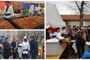 Masa populară de 1 Decembrie la Alba Iulia: 10.000 de porţii de fasole cu cârnaţi îi aşteaptă pe cei care participă la festivitatea din Cealaltă Capitală