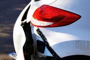 FOTO: Maşina unui mureşean, atacată şi avariată de urşi!