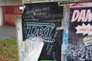 Circulaţia din Timişoara, afectată de… afişele lipite pe dispozitivele de dirijare a traficului, anunţă PLT