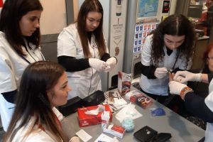 Lions Club Bistriţa şi DSP, testări  gratuite ale glicemiei în două zone din oraş (FOTO)