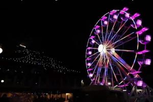 VIDEO FOTO Atracţie nouă la Târgul de Crăciun – Roată panoramică de 22 de metri