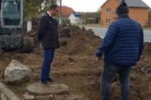 Sfidare şi bătaie de joc! Bocşenii, între ciocan şi nicovală!