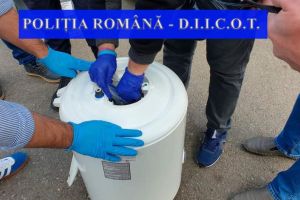 Cu drogurile prin vama Borş: Doi indivizi au reuşit să intre în ţară ascunzând cannabis în… boilerul electric
