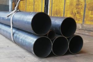 Doi localnici din municipiul Topliţa, bănuiţi de furt de ţevi şi materiale feroase, din curtea unei societăţi comerciale