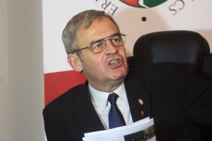 László Tőkés îşi încurajează simpatizanţii să invalideze buletinul de vot în turul doi