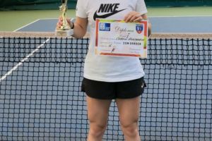Cum răsar campioni: Sportiva bihoreană Anamaria Coroiu s-a impus la turneul de tenis dotat cu Trofeul CSM Oradea