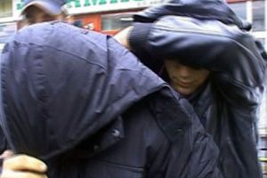 Indivizi sub control judiciar pentru credite ilegale