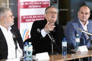 Poetul Mircea Dinescu, despre interesul românilor pentru carte: Am trecut de vale şi suntem pe un deal