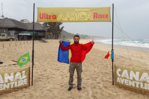 VIDEO Pompierul botoşănean Iulian Rotariu a câştigat ultramaratonul „Ultra Africa Race” Mozambic