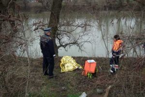 Cadavru descoperit în albia pârâului Păpuşa!
