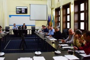 Târgu-Mureş: Transportul în comun şi salubrizarea, afectate de amânarea bugetară?!