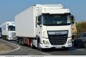 Români, arestaţi de autorităţile franceze pentru furturi din camioane în mers
