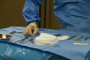 Bătaie ca-n filme la Spitalul de Pediatrie Ploieşti. Un bărbat l-a snopit în bătaie pe paznicul de la camera de gardă dintr-un motiv banal