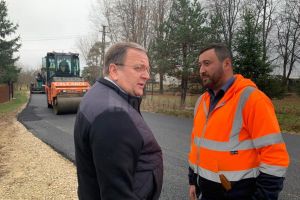 Flutur a participat la începerea lucrărilor de asfaltare a unui drum din comuna Horodnic de Sus