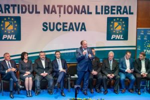 Flutur le-a promis tinerilor liberali funcţii în instituţii şi le-a cerut maximă ...