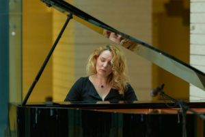 Concert de pian la Sibiu – Mădălina Paşol vine luni la Biblioteca ASTRA