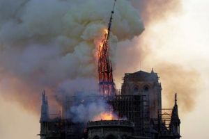 Neînţelegeri pe tema reconstruirii cupolei Catedralei Notre-Dame din Paris